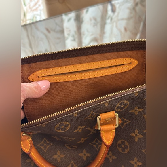 Vintage Y2K Louis Vuitton Speedy 30 - Picture 4 of 15